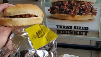 Positif saja, mungkin dagingnya menciut setelah dimasak. Foto: Boredpanda