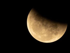 5 Fakta Gerhana Bulan Sebagian yang Terjadi Malam Ini