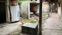 Mereka tinggal di asrama ini adalah putra/putri dari veteran pejuang yang bertempur menghadapi penjajah.