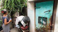 Sejak 3-4 tahun lalu, Pemkot Surabaya telah memindahkan sejumlah keluarga ke Pakal, Benowo. Di Pakal, pemkot menyediakan perumahan untuk mereka bertempat tinggal.