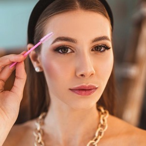 8 Rekomendasi Produk Makeup yang Tahan Lama, Cocok Dipakai untuk Kondangan