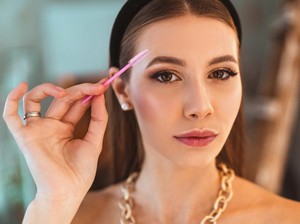 8 Rekomendasi Produk Makeup yang Tahan Lama, Cocok Dipakai untuk Kondangan