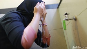 Bolehkah Wudhu di Kamar Mandi yang Ada WC-nya? Ini Penjelasan Hukumnya