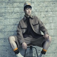 Pasangan drama Korea Now We Are Breaking Up itu menghiasi majalah Dazed Korea edisi Winter 2021. Seperti Song Hye Kyo, Jang Ki Yong memakai koleksi Fendi Fall/Winter 2021 dalam pemotretannya. Foto: dok. Dazed Korea