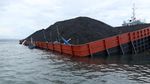 Kapal Tongkang Muatan Batu Bara Karam di Teluk Banyuwangi