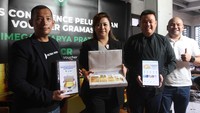 Direktur Utama PT Trimegah Karya Pratama Tbk atau Ultra Voucher Hady Kuswanto, Direktur Ultra Voucher Riky Boy Permata, Direktur Utama PT Untung Omega Bersama Deasy Yani Veronica, dan Financial Coach & Advisor Philip Mulyana saat acara Peluncuran Voucher Gramasi dan Talkshow Investasi Emas, Opsi Cuan di Segala Zaman yang digelar di Jakarta.