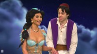 Pada Oktober 2021, Pete dan Kim berciuman di SNL hingga akhirnya mengaku jika mereka berpacaran. Dok. Ist