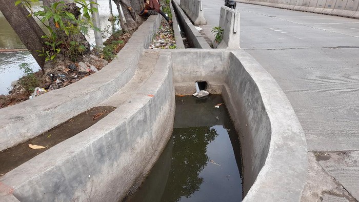 Kolam olakan di Jl RE Martadinata, sisi jembatan lodan, Ancol, Jakarta Utara, Rabu (11/10/2021).