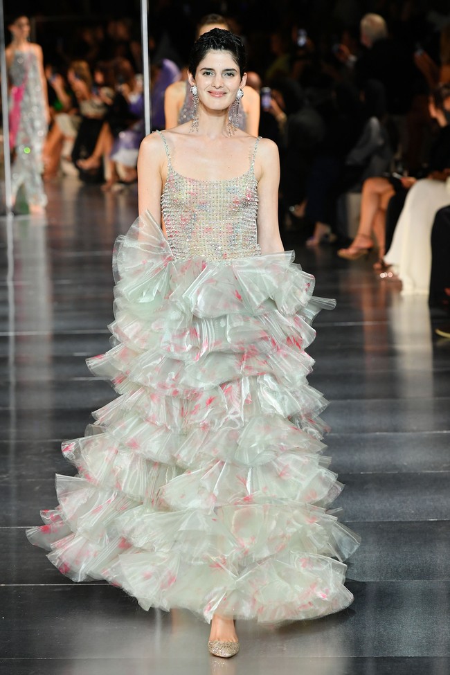 Fashion show Giorgio Armani di Dubai mengangkat tema One Night Only Dubai.  dok. Getty Images/Cedric Ribeiro.