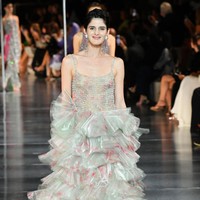 Fashion show Giorgio Armani di Dubai mengangkat tema One Night Only Dubai.  dok. Getty Images/Cedric Ribeiro.