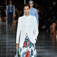 Fashion show Giorgio Armani di Dubai mengangkat tema One Night Only Dubai.  dok. Getty Images/Cedric Ribeiro.