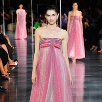 Fashion show Giorgio Armani di Dubai mengangkat tema One Night Only Dubai.  dok. Getty Images/Cedric Ribeiro.