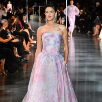 Fashion show Giorgio Armani di Dubai mengangkat tema One Night Only Dubai.  dok. Getty Images/Cedric Ribeiro.