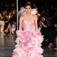 Fashion show Giorgio Armani di Dubai mengangkat tema One Night Only Dubai.  dok. Getty Images/Cedric Ribeiro.