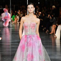 Fashion show Giorgio Armani di Dubai mengangkat tema One Night Only Dubai.  dok. Getty Images/Cedric Ribeiro.