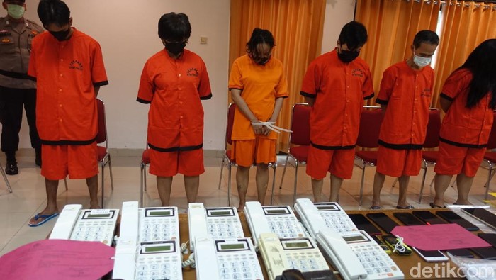 Ditreskrimsus Polda DIY menangkap sembilan tersangka pelaku pembobolan data kartu kredit untuk digunakan membeli mata uang digital kripto.