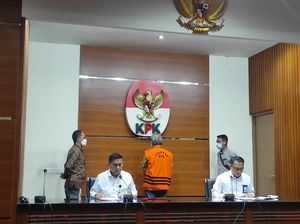 KPK Tahan Tersangka Kasus Korupsi Proyek IPDN
