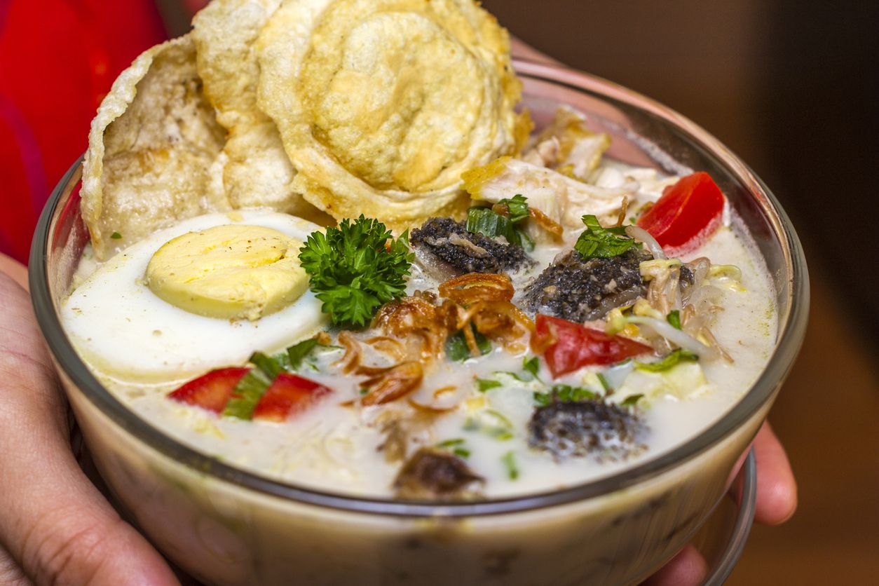 Banyak Tempat Makan yang Konsisten Menjaga Kelezatan Makanannya Selama Puluhan Tahun
