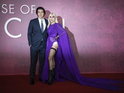 7 Gaya Seksi Lady Gaga Bergaun Menerawang di Karpet Merah House of Gucci