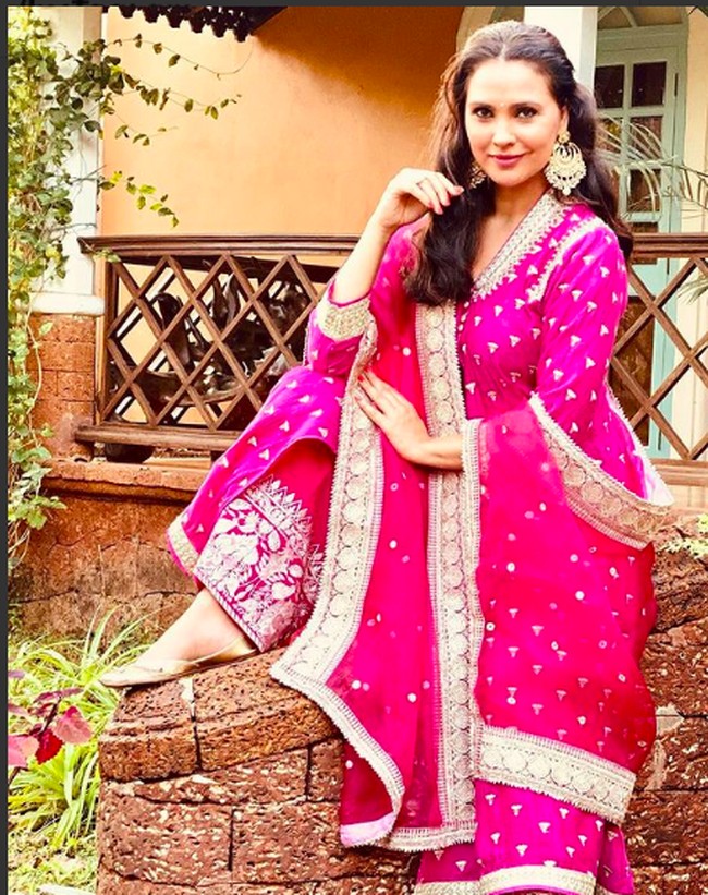 “Sejak kemaren, feed-ku dibanjiri dengan memes dan pesan, mereka mengatakan bahwa aku memiliki profil di aplikasi kencan. Jadi ini sangat gila. Aku sangat marah dari kemarin,” ucapnya. Foto: dok. Instagram/@larabhupathi