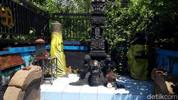 Lingga dan yoni Candi Watu Genuk Boyolali