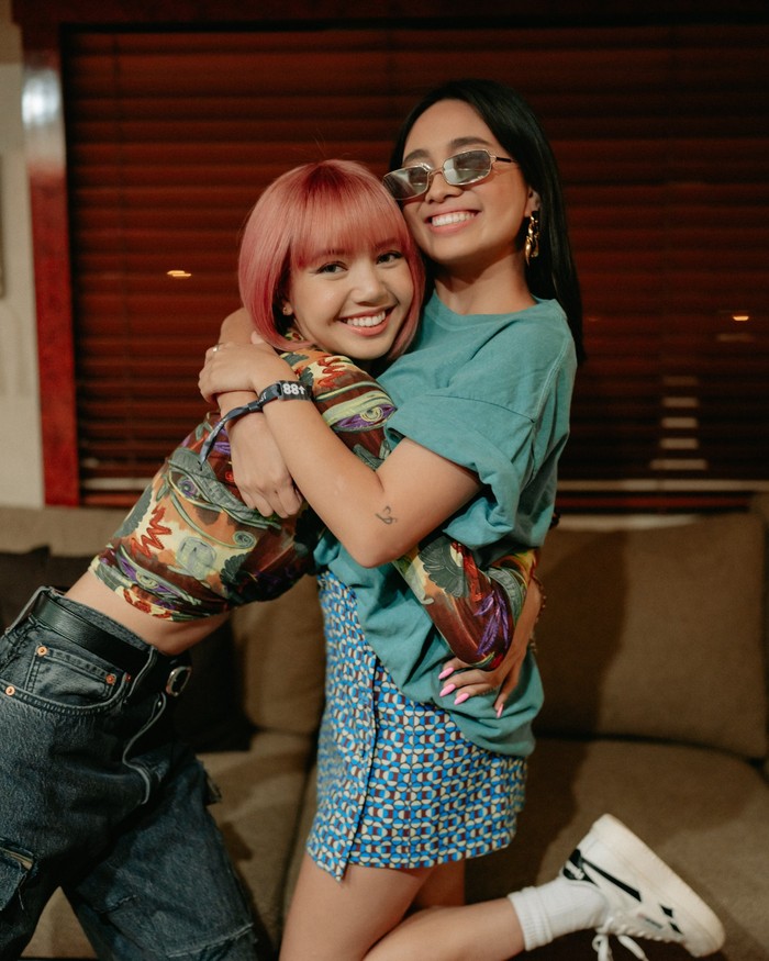 Lisa BLACKPINK dan NIKI Lisa BLACKPINK dan NIKI