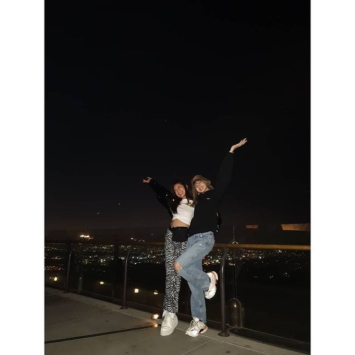 Lisa BLACKPINK dan NIKI Lisa BLACKPINK dan NIKI