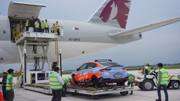 Logistik WSBK diangkut menggunakan dua pesawat kargo dengan keberangkatan dua kali yakni pada Senin dan Selasa (9/11) kemarin. Logistik WSBK diangkut menggunakan dua pesawat kargo dengan keberangkatan dua kali yakni pada Senin dan Selasa (9/11) kemarin.