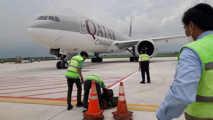 Logistik WSBK di Bandara Internasional Zainuddin Abdul Madjid Lombok