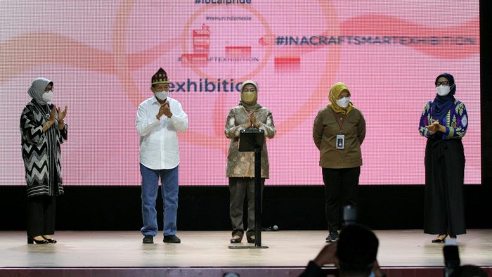 Mendukung UMKM Kerajinan Indonesia Lewat Platform Digital INACRAFT bersama Tokopedia dan Bank BNI menghadirkan platform digital untuk mendukung industri UMKM.