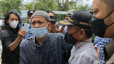 Momen Haru Saat Ayah Pencuri HP Demi Anak Dibebaskan Jaksa