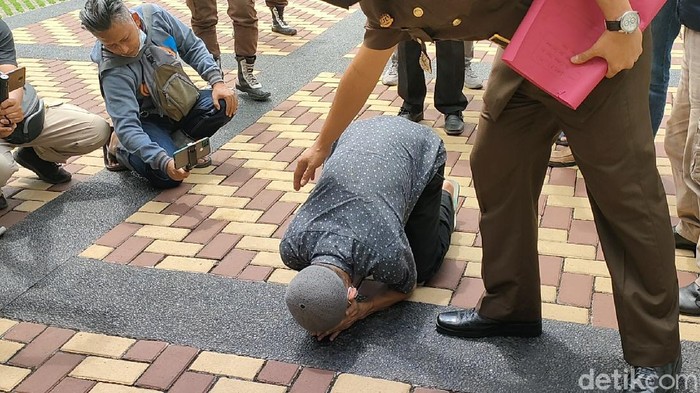 Momen Haru Saat Ayah Pencuri HP Demi Anak Dibebaskan Jaksa