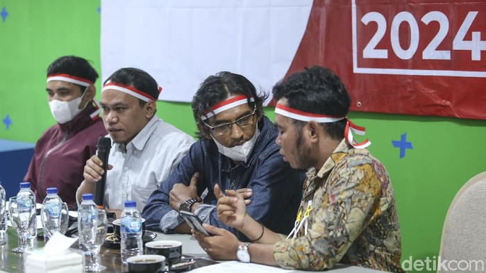 Sekumpulan orang yang mengatasnamakan Pendukung Cinta Republik (PCR) mendeklarasikan dukungan untuk Luhut dan Erick Thohir.