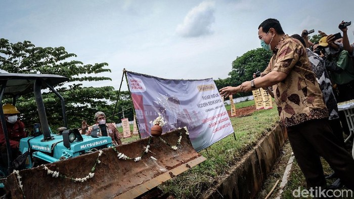 Momen Tommy Soeharto Cek Fasilitas Rest Area 4.0 di Karawang Tommy Soeharto meluncurkan rest area 4.0 di Karawang, Jabar. Tommy Soeharto juga meninjau fasilitas rest area untuk truk ini.