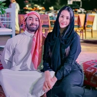 Dalam akun Instagram pribadinya itu Anya beberapa kali terlihat mengunggah foto Nadif. Salah satu foto yang memperkuat dugaan keduanya tengah dekat adalah foto terbaru yang memperlihatkan Anya dan Nadif sedang berpose duduk bersebelahan berdua. ♥️💫 #arabiannights, tulis Anya dalam keterangan fotonya. Foto: Instagram/@anyageraldine