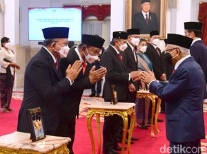 Nama Pahlawan Nasional dan Asalnya yang Diberi Gelar di 2021