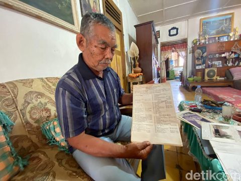 Pengelola makam mengisahkan pejuang wanita asal Aceh Pocut Meurah Intan, Blora, Rabu (10/12/2021).