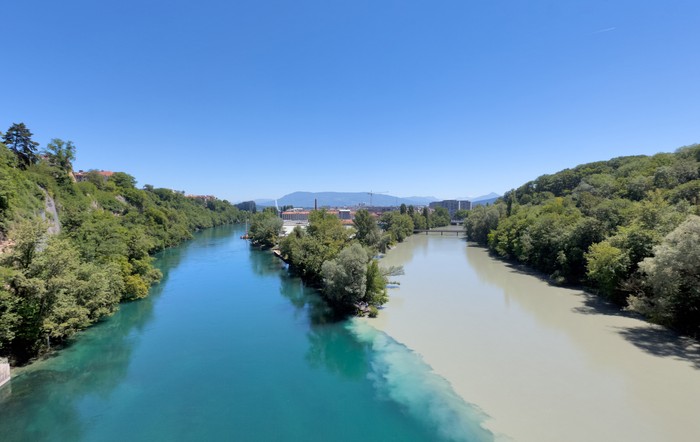 pertemuan Sungai Rhone dan Arve di Jenewa, Swiss. pertemuan Sungai Rhone dan Arve di Jenewa, Swiss.