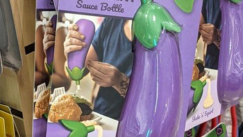 Botol saus berbentuk terong. Hmmm... Foto: Bored Panda
