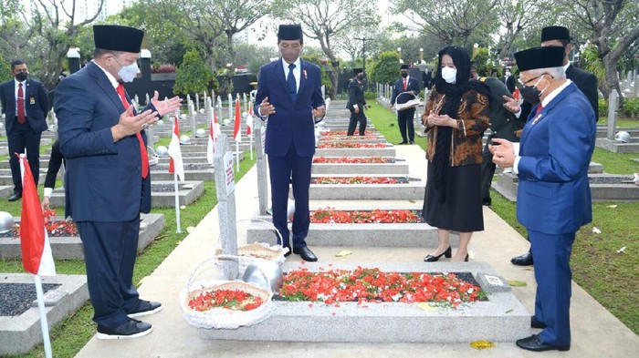 Ragam Aksi Warga Peringati Hari Pahlawan Nusantara Ragam Aksi Warga Peringati Hari Pahlawan Nusantara