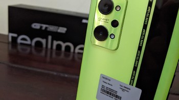 detikINET diberi kesempatan untuk me-review varian warna neo green, warna yang jarang dipakai smartphone tapi sangat menarik. Foto: detikINET/Agus Tri Haryanto