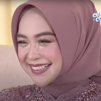 Sebelumnya Ria Ricis dan Teuku Ryan sendiri sudah terlihat beberapa kali melakukan sesi pemotretan prewedding. Rencananya Ricis dan Ryan akan menikah pada 12 November 2021. Foto: YouTube/MOP Channel