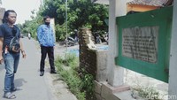 Pantauan detikcom di lokasi, Dusun/Desa Sabrang Lor, Kecamatan Trucuk, Klaten, bangunan rumah berbentuk joglo tersebut terletak di tepi jalan kampung. Maoritas temboknya masih asli dengan ciri tembok tebal dan plesteran bertakik.