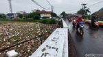 Duh, Sampah Menumpuk di Sungai Cikeruh Bojongsoang