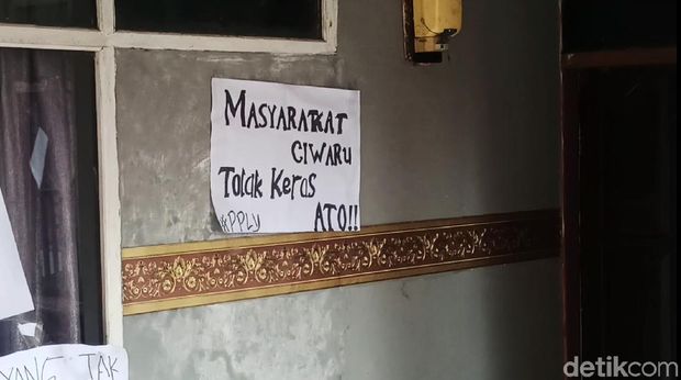 Satu keluarga di Kabupaten Bandung diusir warga.