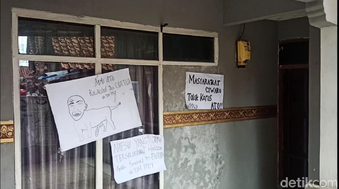 Satu keluarga di Kabupaten Bandung diusir warga.