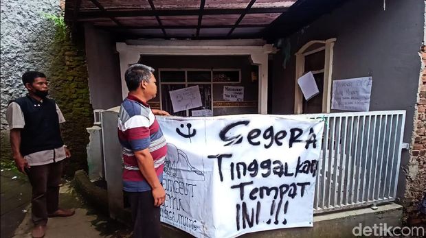 Satu keluarga di Kabupaten Bandung diusir warga.