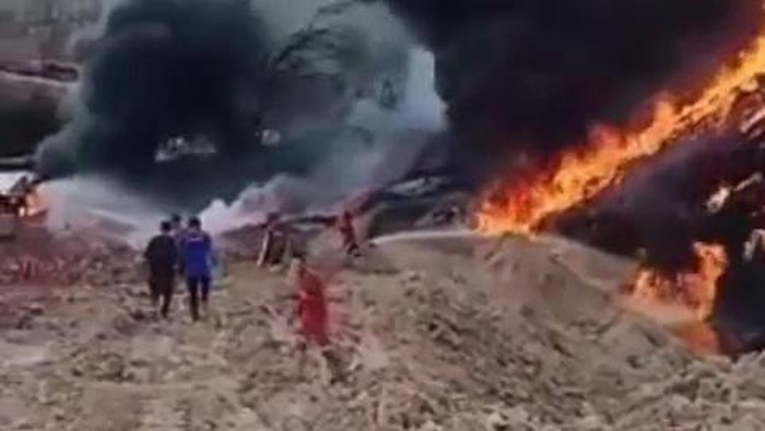 Semburan api di sumur minyak ilegal di Muba belum juga padam