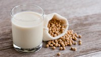 Susu kedelai memang dikenal baik untuk kesehatan. Susu kedelai mengandung banyak protein, bagus nih untuk kamu yang sedang diet. (Getty Images/iStockphoto)