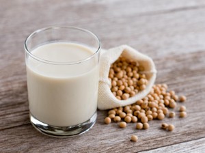 Susu Sapi, Kedelai atau Almond? Ini Kelebihannya Menurut Ahli Gizi